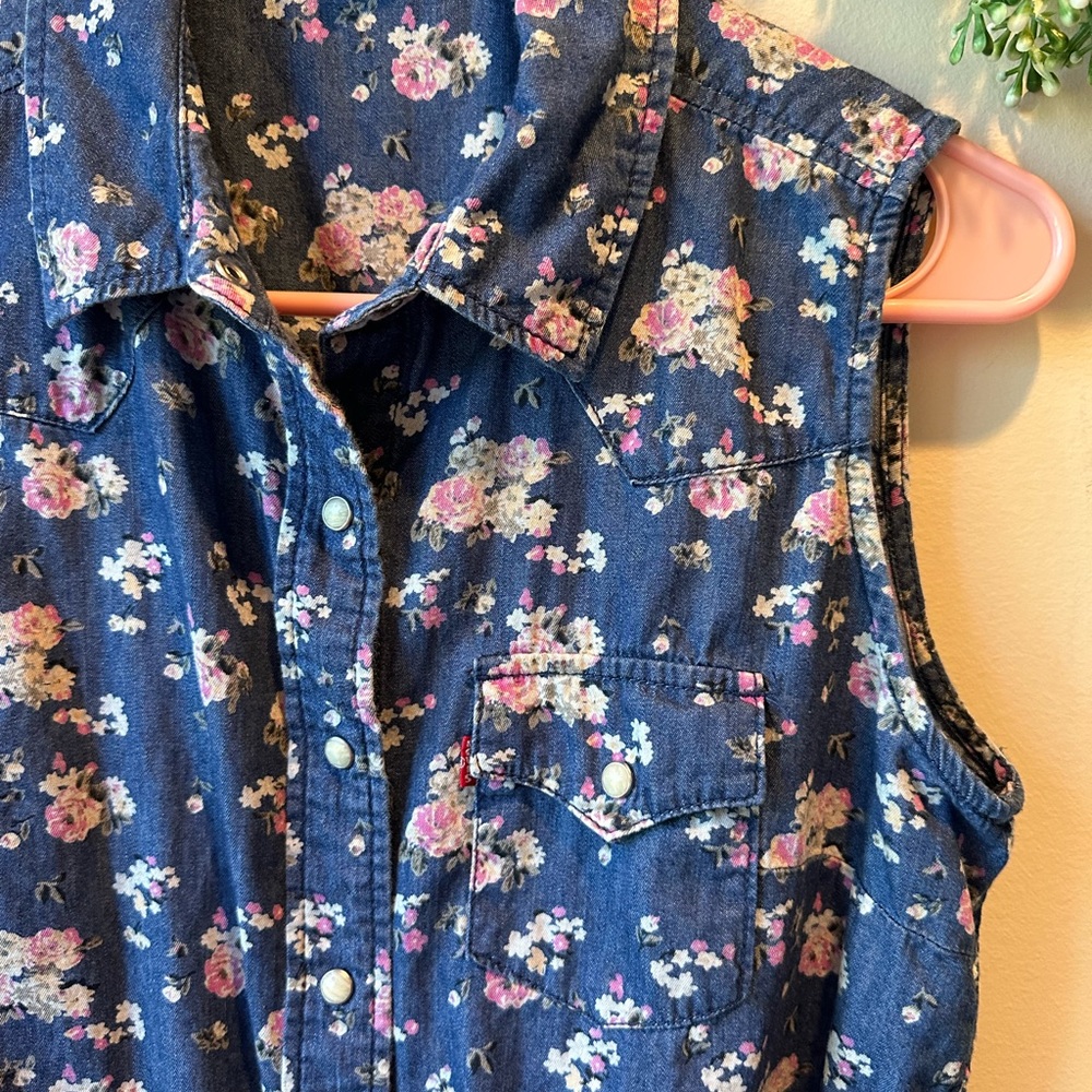 Levi’s Denim Floral Shirt - Picture 6 of 10